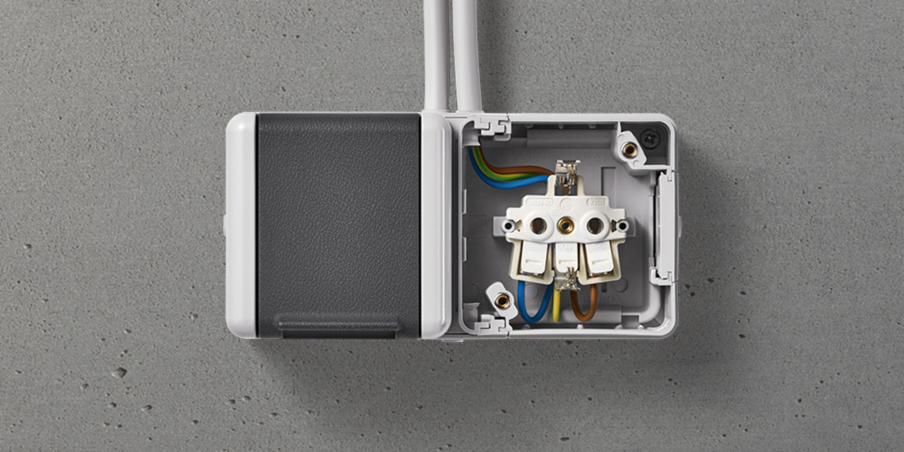 Doppelsteckdose mit Trennsteg bei Elektro Ewert GbR in Wernigerode